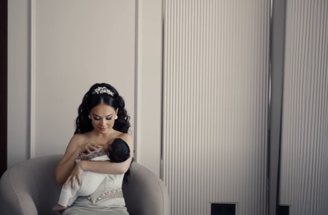 Fiul Vlăduței Lupău, prima dată cu avionul. Declarațiile c&acirc;ntăreței: &bdquo;Ne-am speriat&rdquo;