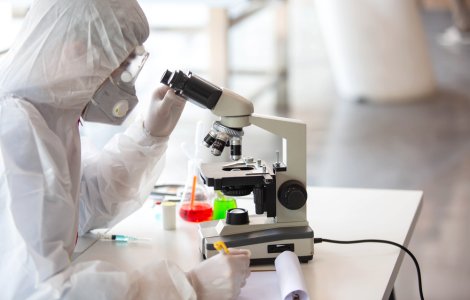 Reacția Chinei în fața acuzațiilor FBI privind originea COVID-19. Serviciile de informații americane spun că la baza pandemiei stă „un potențial incident de laborator”