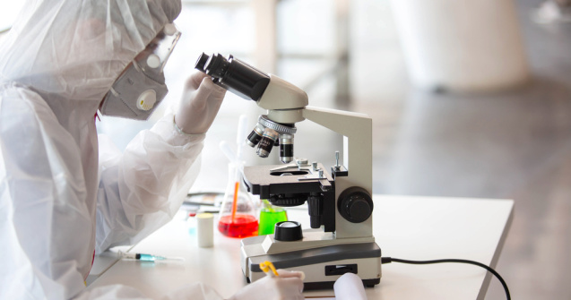 Reacția Chinei în fața acuzațiilor FBI privind originea COVID-19. Serviciile de informații americane spun că la baza pandemiei stă „un potențial incident de laborator”