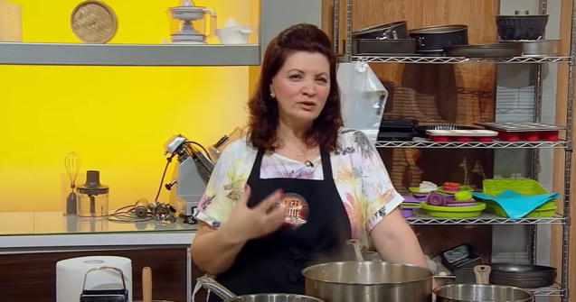 Mama Deliei continuă războiul cu actualul iubit al Oanei Matache. L-a numit „bufon”