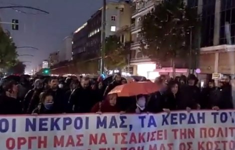 Proteste violente în Grecia, după accidentul feroviar soldat cu cel puțin 57 de morți. Manifestanţii au aruncat cu pietre şi cocktailuri Molotov