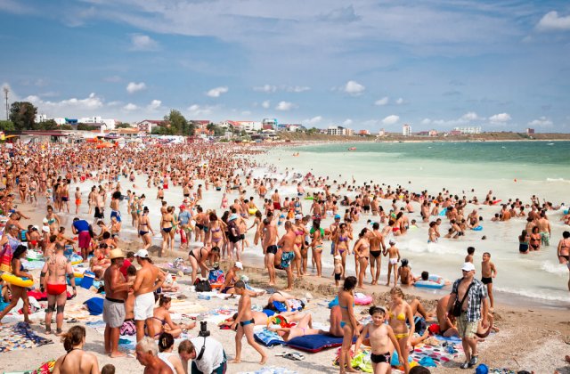 Patru orașe din Rom&acirc;nia vor avea zboruri directe spre litoral. Turiștii vor ajunge de 16 ori mai repede la mare
