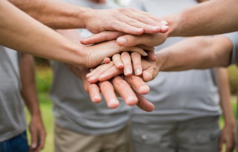 Elevii și studenții vor primi bani de la Guvern pentru acțiuni de voluntariat