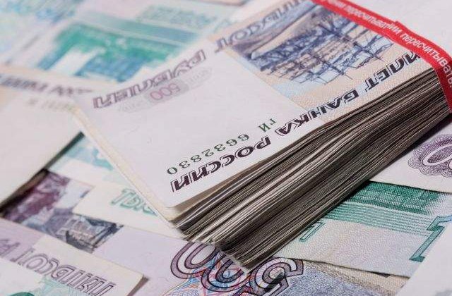 Rubla s-a depreciat la un minim RECORD! Banca centrala, aproape de a interveni