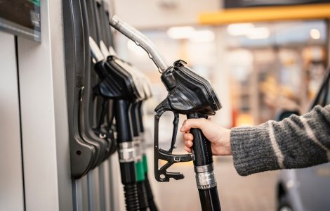Benzina şi motorina s-au scumpit din nou. Prețul carburanţilor în România, astăzi, 6 martie 2023
