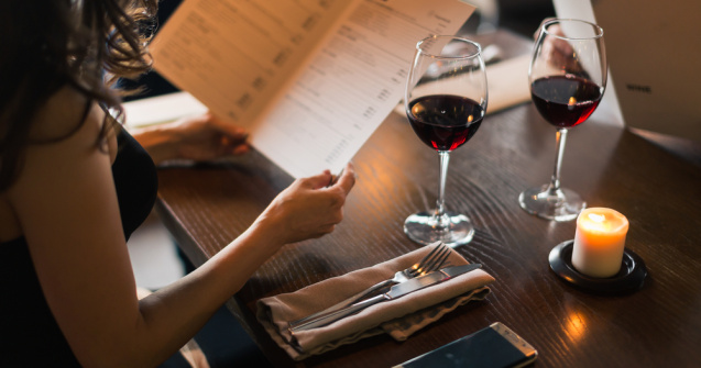 Noi reguli în restaurante din 15 martie. Ce trebuie să conțină meniurile