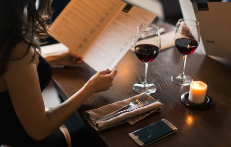 Noi reguli în restaurante din 15 martie. Ce trebuie să conțină meniurile