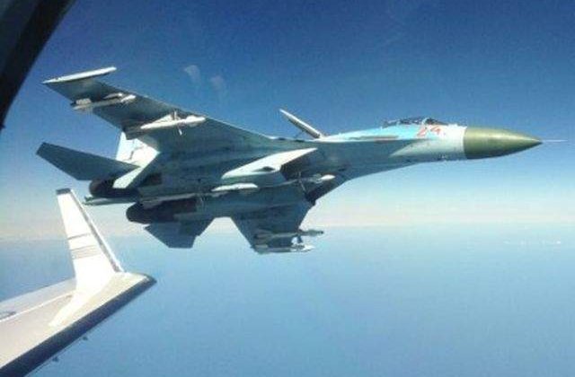 Gest provocator: Un avion de lupta rus a zburat la cativa metri de un avion suedez