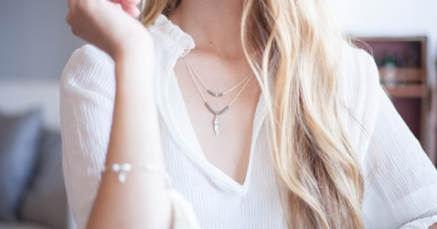 Cum să alegi colierul perfect în funcție de forma decolteului