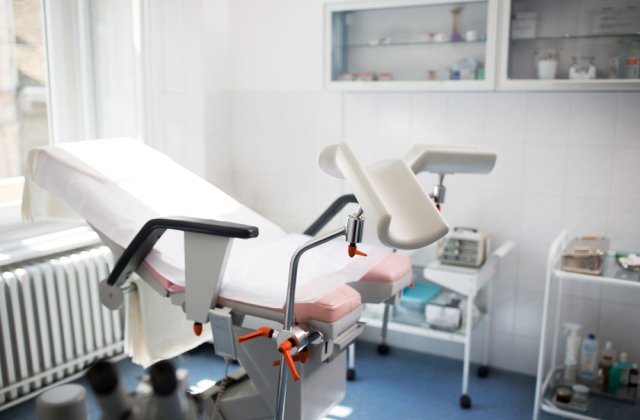 Avortul ar putea fi decontat de stat &icirc;n anumite situații, potrivit unui proiect depus &icirc;n Parlament