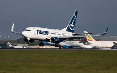 Un avion TAROM a aterizat de...