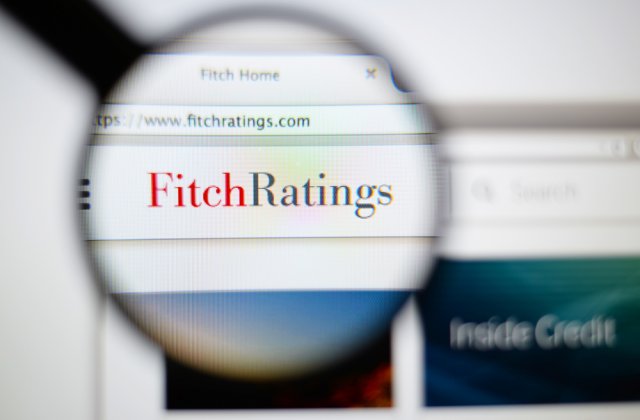 Agenția Fitch a &icirc;mbunătățit ratingul Rom&acirc;niei și perspectiva de țară de la negativă la stabilă