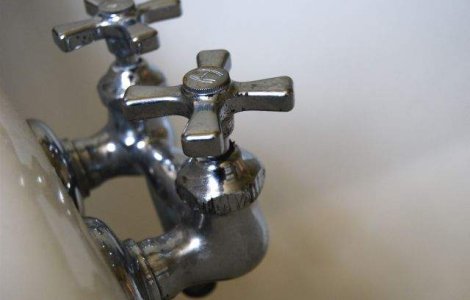 Sute de mii de bucuresteni au ramas fara apa calda, din cauza unei datorii