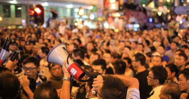 Manifestantii din Hong Kong, SOMATI sa se disperseze pana luni