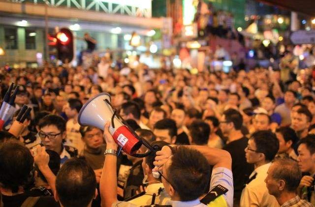 Manifestantii din Hong Kong, SOMATI sa se disperseze pana luni