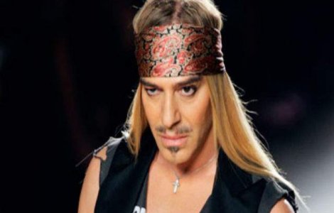 John Galliano revine in moda