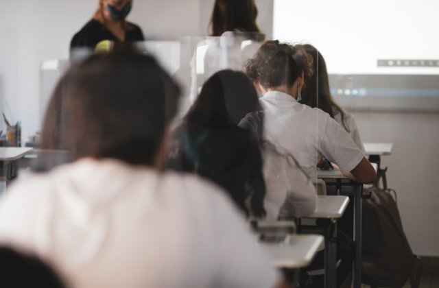 Admitere liceu 2023. Crește numărul de locuri alocate pentru elevi &icirc;n anul școlar viitor. 2.000 de locuri mai puțin la &icirc;nvățăm&acirc;ntul primar