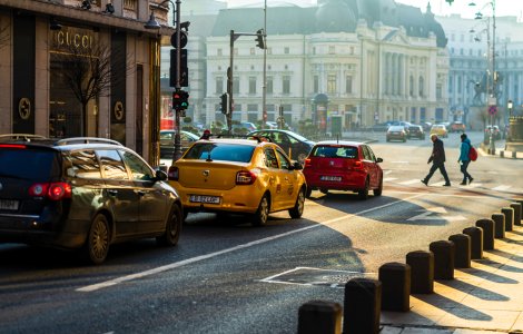 Guvernul a amânat, din nou, plafonarea tarifelor RCA. Cu cât s-au scumpit asigurările în ultima săptămână