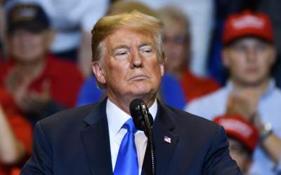 Donald Trump, pus sub...