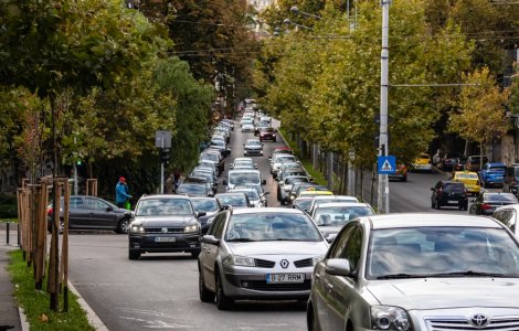 Guvernul urmează să aprobe proiectul privind plafonarea tarifelor RCA, azi, după două amânări