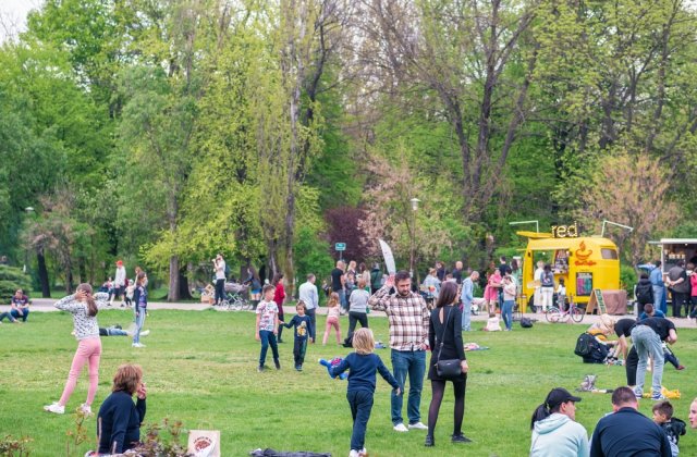 Zile libere de Paște &icirc;n 2023. C&acirc;t durează minivacanța rom&acirc;nilor și vacanța elevilor