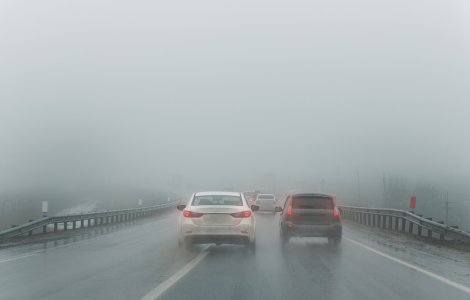 Noi modificări în Codul Rutier. Depășirea pe linie continuă ar putea fi permisă în anumite situații