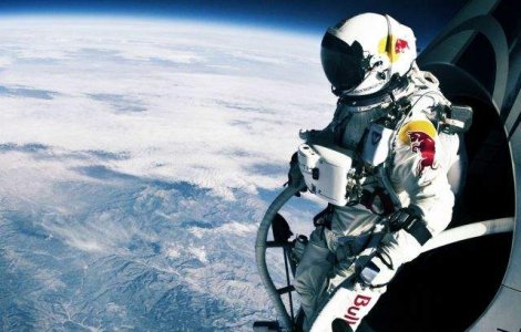  Video  Felix Baumgartner, austriacul care a sarit din stratosfera, vine in Romania!