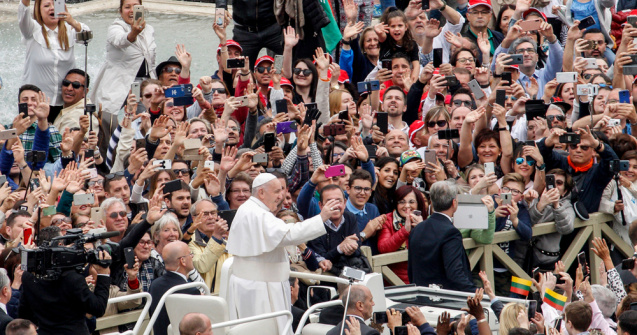 Paștele catolic este sărbătorit astăzi. Papa Francisc a ținut slujba religioasă