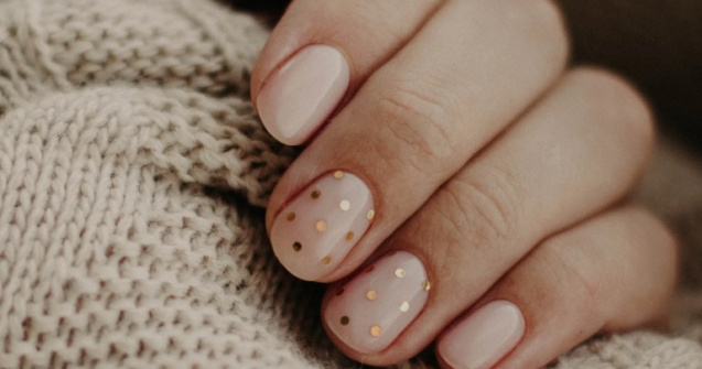 Roz, floral, galben, strasuri sau cromat? Tu ce alegi?