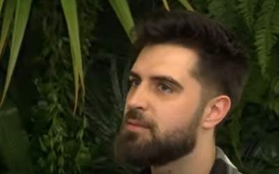 Fostul iubit al lui Theo Rose...