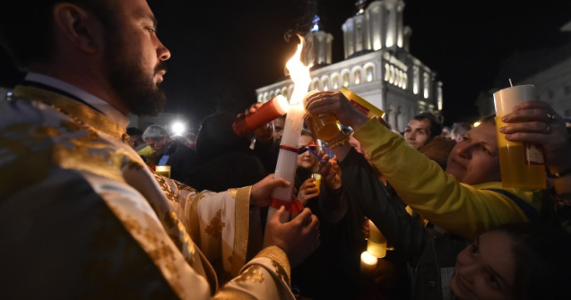 Învierea Domnului, sărbătorită de mii de credincioși în bisericile din România