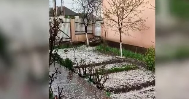 Vremea rea a făcut prăpăd în mai multe județe, în prima zi de Paște. Ploile se vor extinde în aproape toată țara