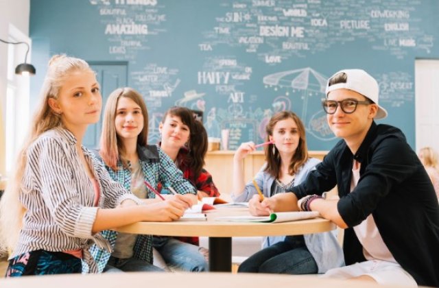 5 motive pentru care educația este esențială &icirc;ntr-o societate