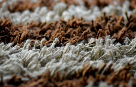 7 motive pentru care să optezi pentru covoare rotunde în locuința ta