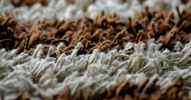 7 motive pentru care să optezi pentru covoare rotunde în locuința ta