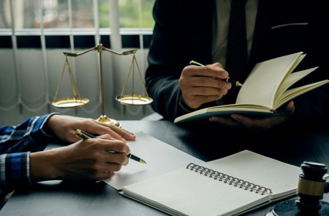 Cum să alegi un avocat specializat &icirc;n drepturile omului și litigii la CEDO