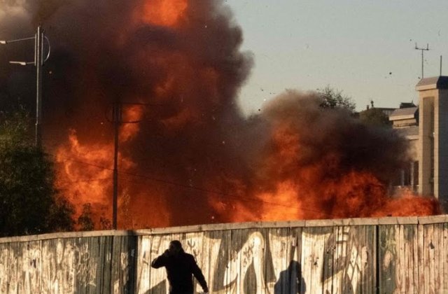 Rușii, atac devastator &icirc;n Ucraina. Kievul a fost zguduit de explozii: cel puțin 9 morți, printre care și un copil