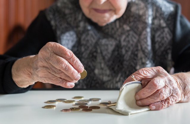 Crește v&acirc;rsta de pensionare a rom&acirc;nilor. Anunțul făcut de șeful Casei de Pensii