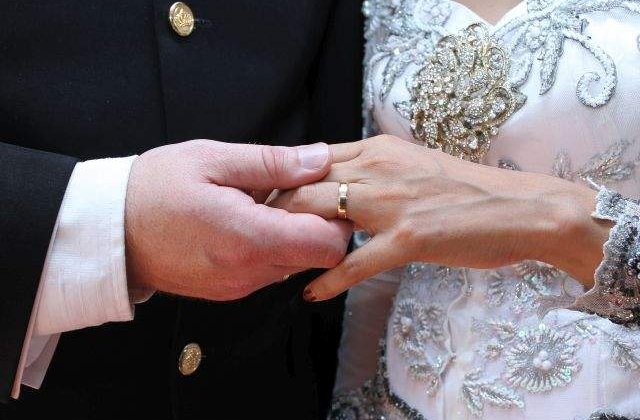 Traditii de-a dreptul BIZARE! TOP 10 cele mai ciudate obiceiuri de nunta din lume