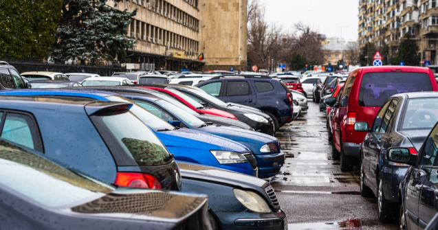 Șoferii din România pot beneficia de parcare gratuită oriunde în țară