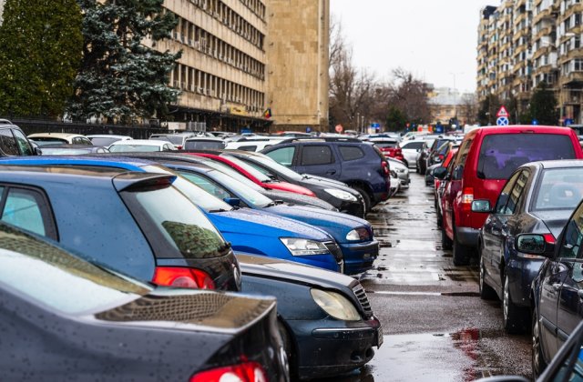 Șoferii din Rom&acirc;nia pot beneficia de parcare gratuită oriunde &icirc;n țară. Ce condiție trebuie să &icirc;ndeplinească