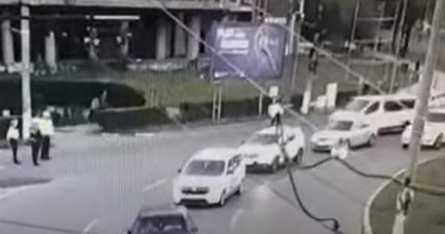 VIDEO Polițist de la Rutieră, lovit cu o piatră în cap, în timpul unei altercații între suporterii Oțelul Galați și Dinamo