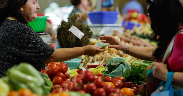 Inflație mai mică, prețuri mai mari. Rata anuală a inflației a scăzut la 11,23% în aprilie 2023, iar alimentele s-au scumpit cu aproape 20%