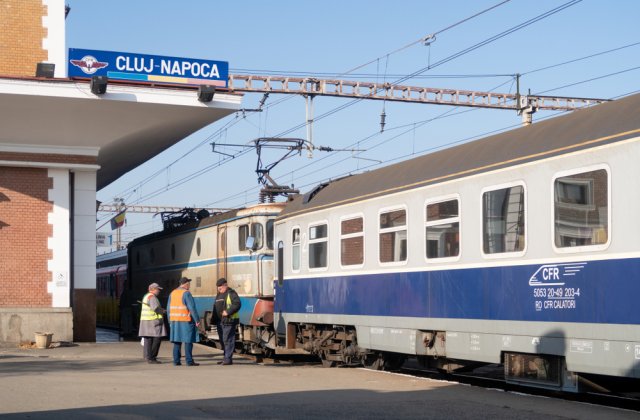 Trei angajați CFR, prinși băuți la muncă; alți doi au plecat din post la bar. &bdquo;Cu ăștia defilăm&rdquo; 