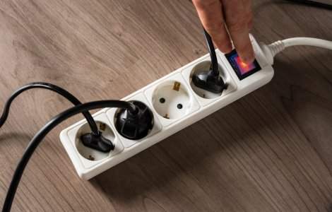 Consumul de curent al utilizatorilor casnici din România, mai mic cu 15% în primele luni ale anului. Exporturile de energie electrică sunt în creștere