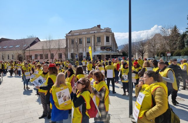 Profesorii intră &icirc;n grevă generală pe 22 mai. Revendicările sindicatelor din educație