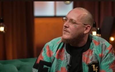 Cum și-a ales What s Up...