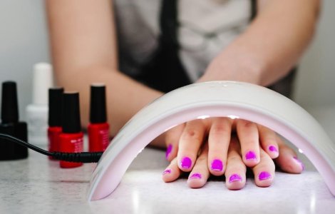 Geluri UV pentru mâini frumoase și bine îngrijite cu aspect spectaculos sau natural