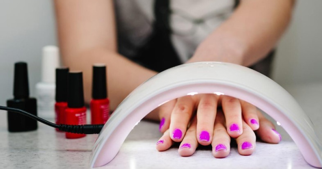 Geluri UV pentru mâini frumoase și bine îngrijite cu aspect spectaculos sau natural