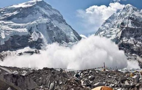 Video  TRAGEDIE in Himalaya. Cel putin 24 de alpinisti, morti in urma unei avalanse